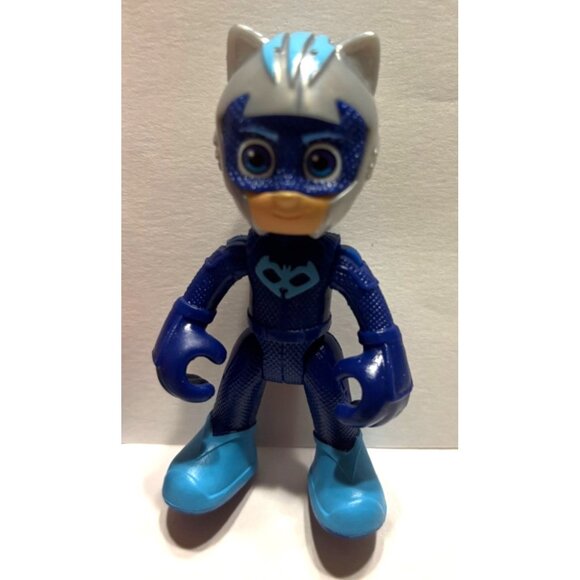 Lot of 4 PJ Masks Mini Action Figures (1) Blue Catboy & (3) Red Owlettes - Picture 2 of 10